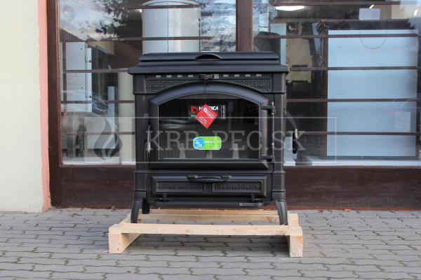 La Nordica Isetta s varnou platňou krb-pec