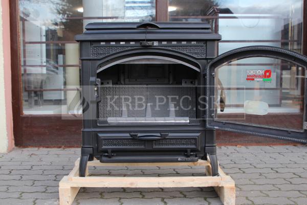 La Nordica Isetta s varnou platňou krb-pec