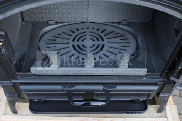 La Nordica Isetta s varnou platňou krb-pec