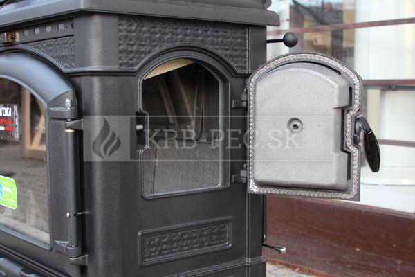 La Nordica Isetta s varnou platňou krb-pec