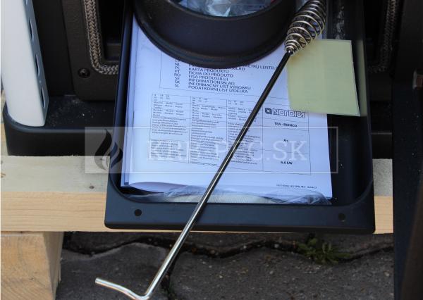 La Nordica Tea malá sálavá piecka s liatinovým ohniskom a smaltovaným povrchom krb-pec