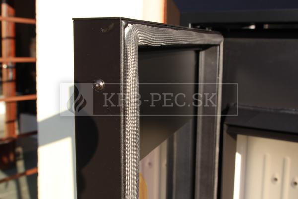 Defro Home IGNIS oceľové krbové kachle s veľkým vertikálnym presklením krb-pec