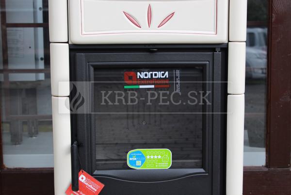 La Nordica Nicoletta Silk Vogue teplovzdušné krbové kachle s ohniskom z liatiny a smaltovanou rúrou krb-pec
